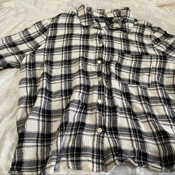 ❤️🔥3/$22❤️🔥 New Look white and black plaid flannel - Picture 3 of 6